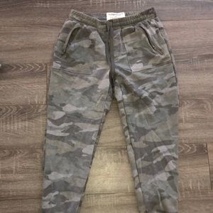 Camo joggers with pockets